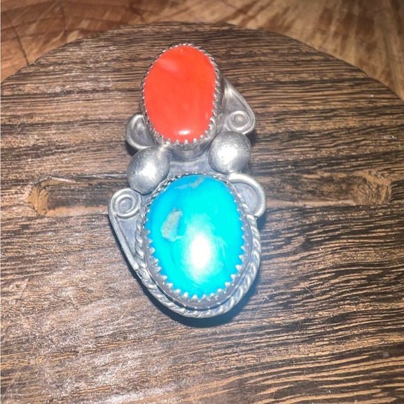 🌟NAVAJO 🌟AUTHENTIC 🌟 Vintage Silver ring with Turquoise & Coral Ring SZ 6.5 - Picture 2 of 9